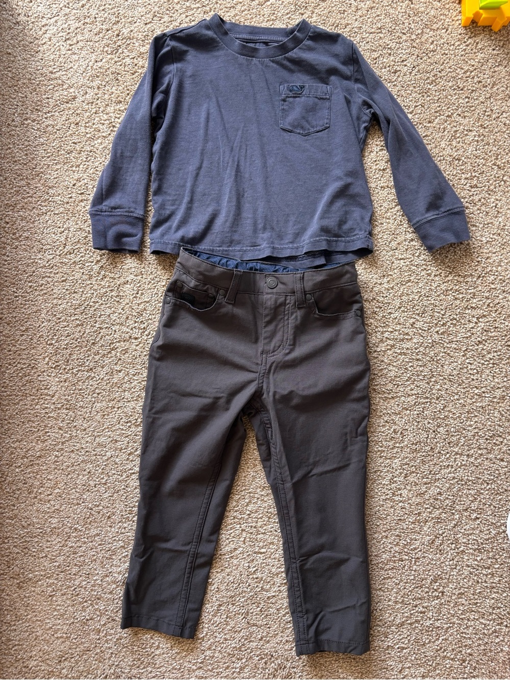 Vineyard Vines On The Go 5 Pocket Pant & long sleeve shirt